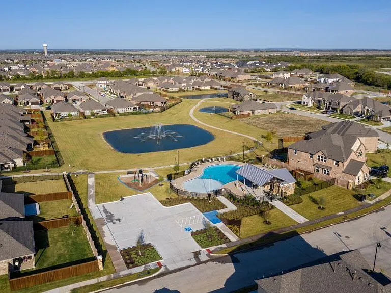 504 Waters Way — Photo 35
