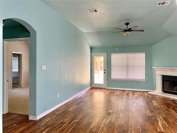 3rd image of 1604 Melissa Oaks Ln
