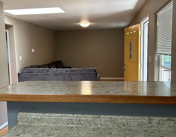 145 Poinsettia Ave — Photo 3