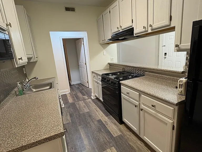 2702 Waters Edge Dr — Photo 14