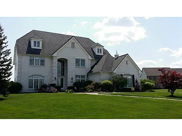 2002 Adams Ct photo 1