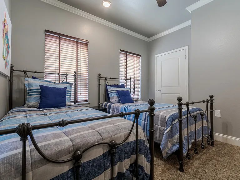 Arlo Luxury Apartment Homes — Photo 8