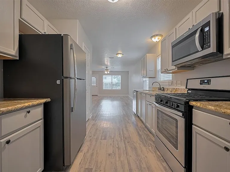5009 Willow Point Dr — Photo 8