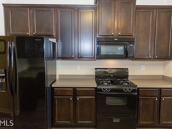 5th image of 202 Highland Village Ln