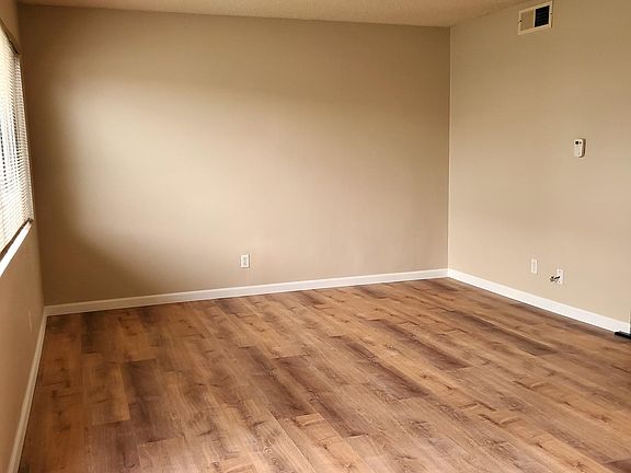 4th image of 3948 W 178th St APT B