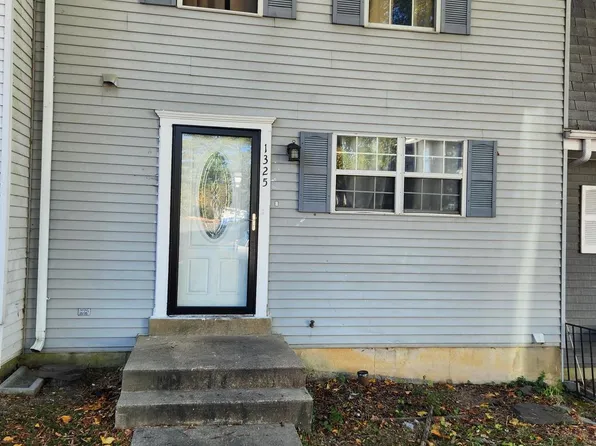 1325 Upcot Ct, Capitol Heights, MD 20743