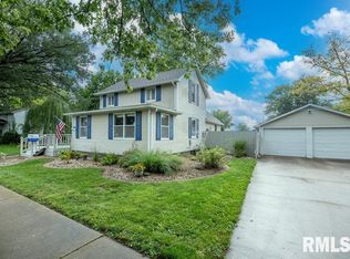 334 N West St, Farmington, IL 61531