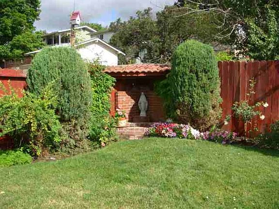 2nd image of 707 SE Landen Dr