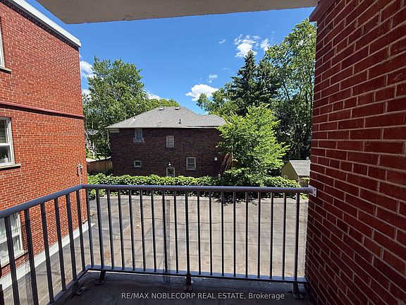 5th image of 1315 Bayview Ave #106