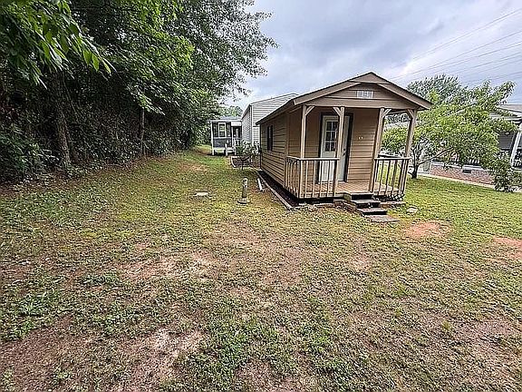3rd image of 270 Pebble Springs Dr