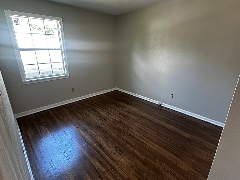 4214 Glenbrook St — Photo 7