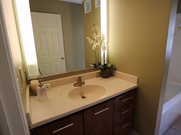 5th image of 38840 Lancaster Dr
