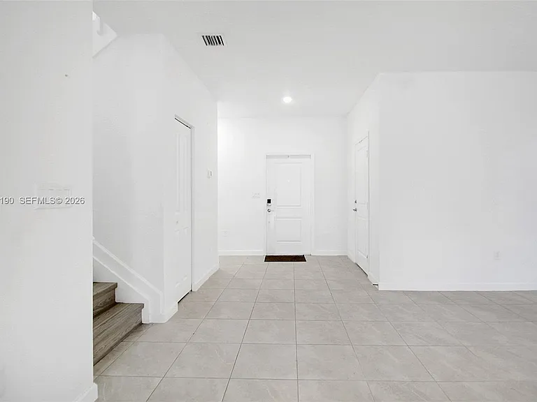 879 SE 26th Ter — Photo 37