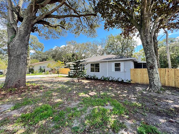 4th image of 12164 VERSAILLES Street