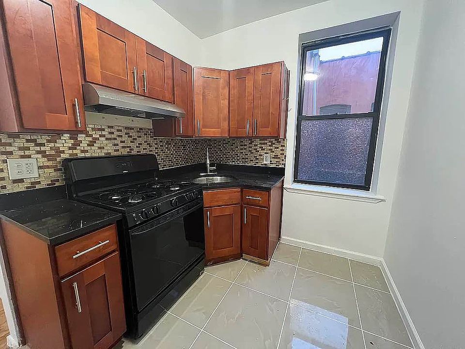 1st image of 28 Macdougal St #1
