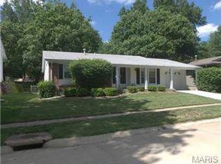 837 Village Meadow Dr, Ballwin, MO 63021