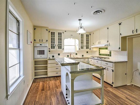 4th image of 112 SE Newton Dr