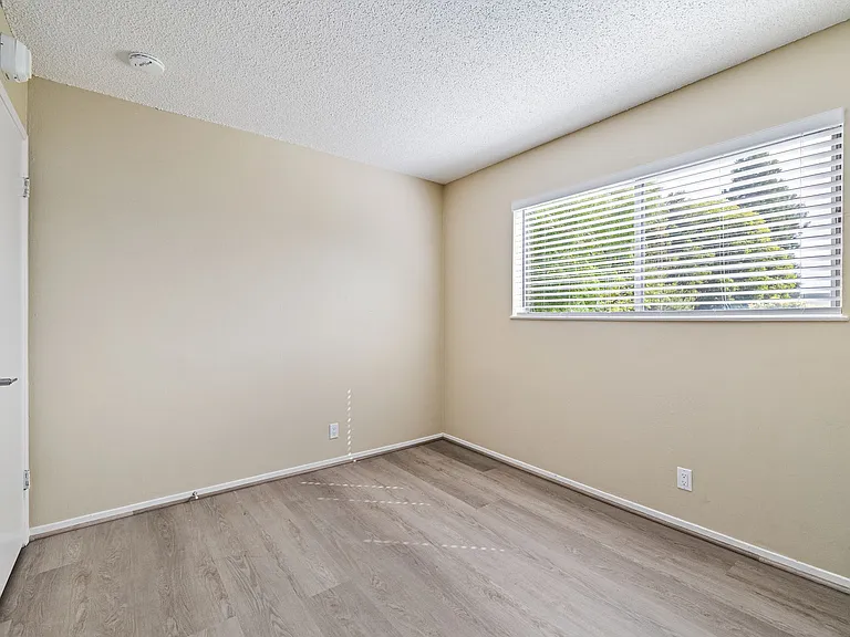 630 Mariposa — Photo 12