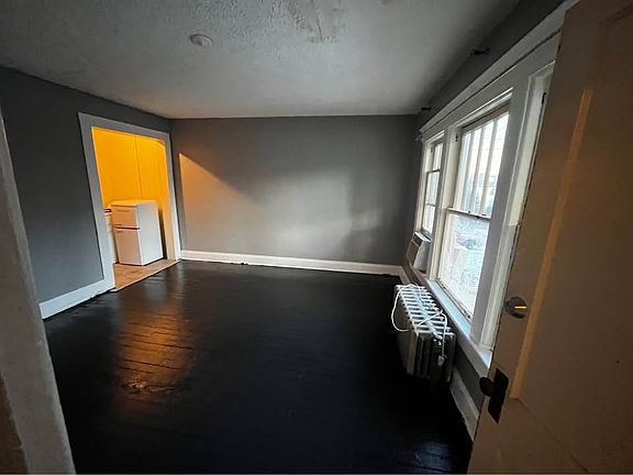 2nd image of 185 W Sugartree St #11