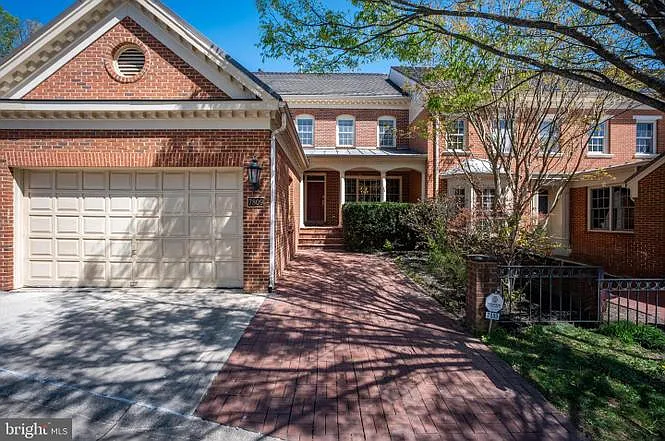4 bed, 3.5 bath, 4558 sqft, $6,000 — Photo 2