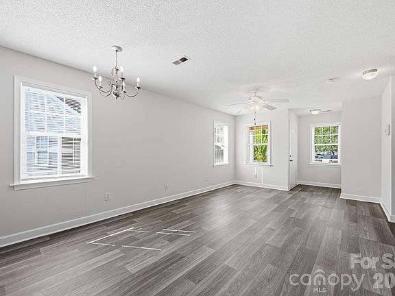 3rd image of 915 Barracuda Ave
