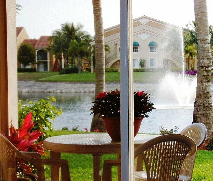 Bedrooms, Living Room & Lanai Face the Water Fountain!