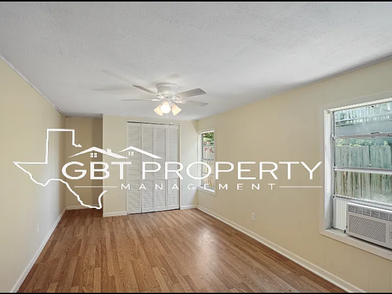 2342 Howard St — Photo 6
