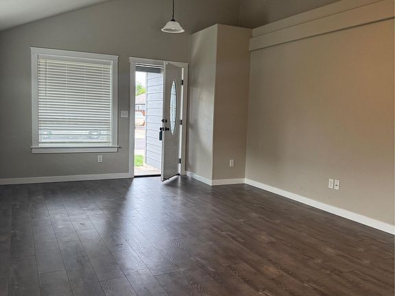 3rd image of 816 Nicholas Lee Dr
