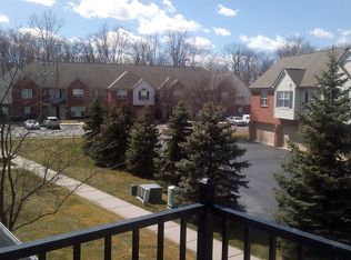 23445 Williamsburg Cir, Woodhaven, MI 48183