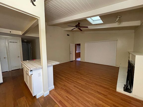 3rd image of 1837 W Rosecrans Way
