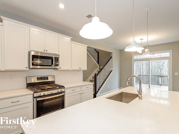 5th image of 393 Floating Leaf Way