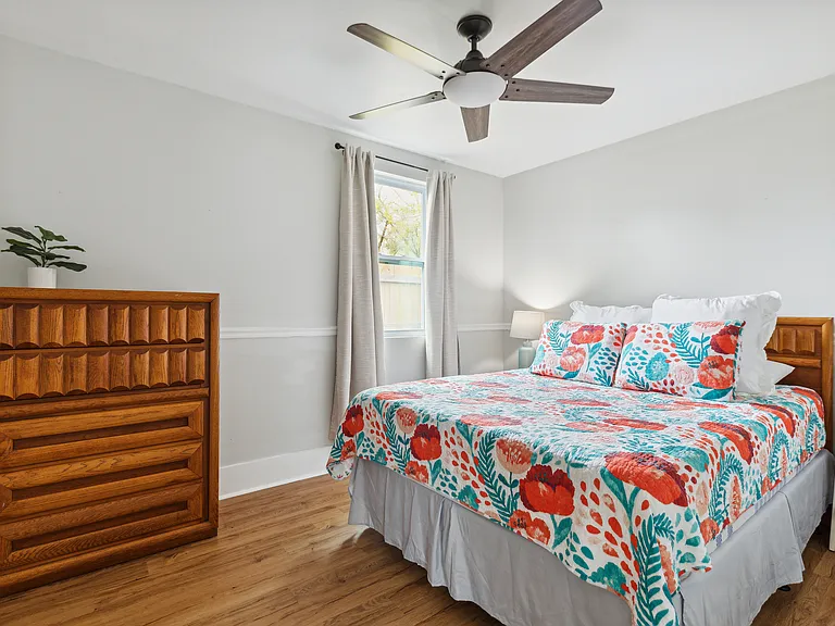 1104 Dickson Ave — Photo 24