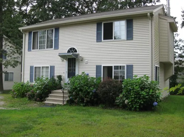 28 Sweet Birch Trl, Saunderstown, RI 02874