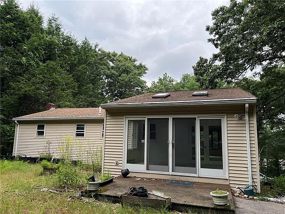 2nd image of 8 Winsor Ave