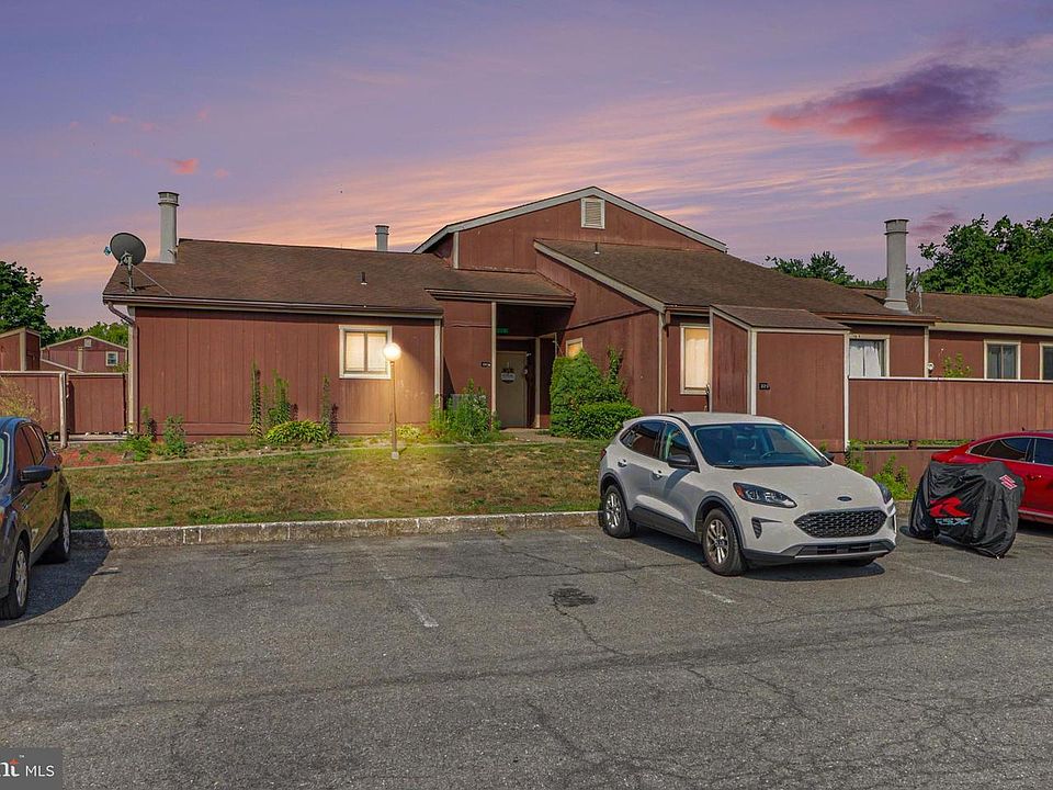 1st image of 223 Lee Ct