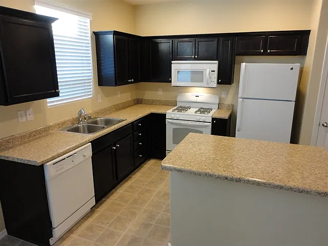 2712 Moon Glow Dr NE — Photo 2