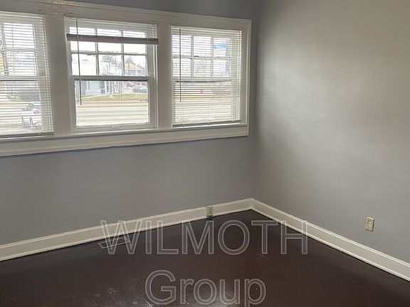 5th image of 636 E 37th St APT 6