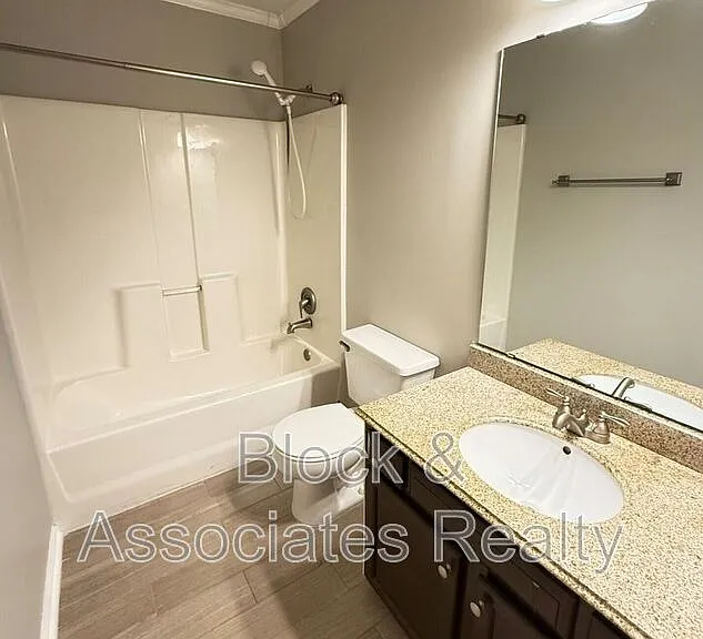 610 E Jones Ave — Photo 16