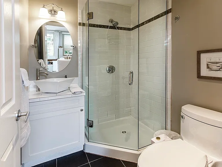 2233 Alden Ln — Photo 8