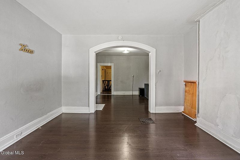 3rd image of 55 Oakwood Avenue