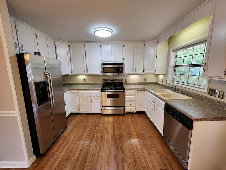 2751 Maple St — Photo 2