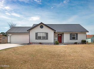 218 Zachary Ln, Hubert, NC 28539