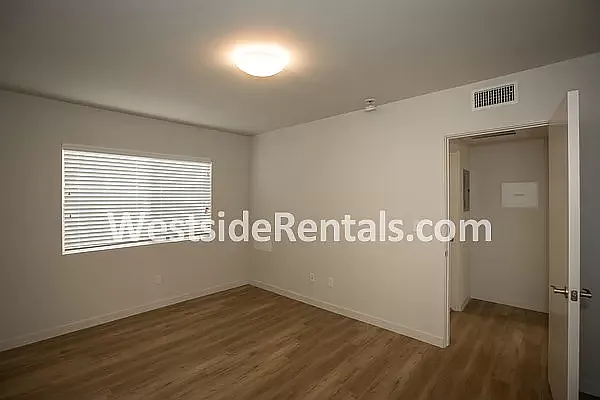 2 bed, 1200 sqft, $3,450 — Photo 3