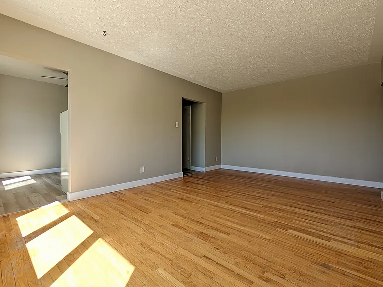 9722 104th St NW — Photo 5