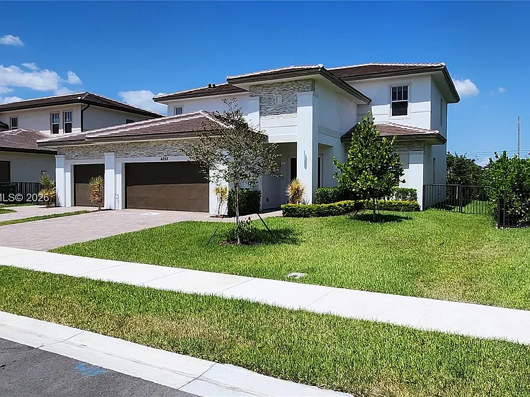 4255 SW 123rd Ter — Photo 2