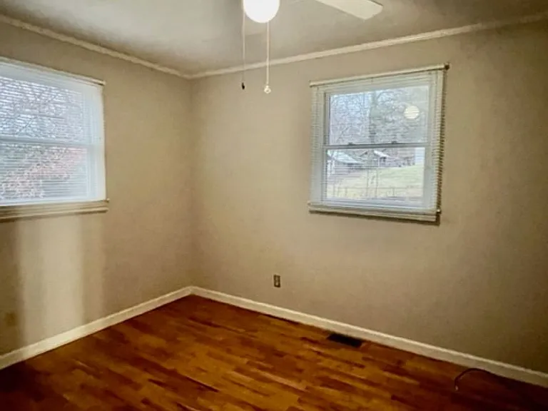 17 Alexander St — Photo 8
