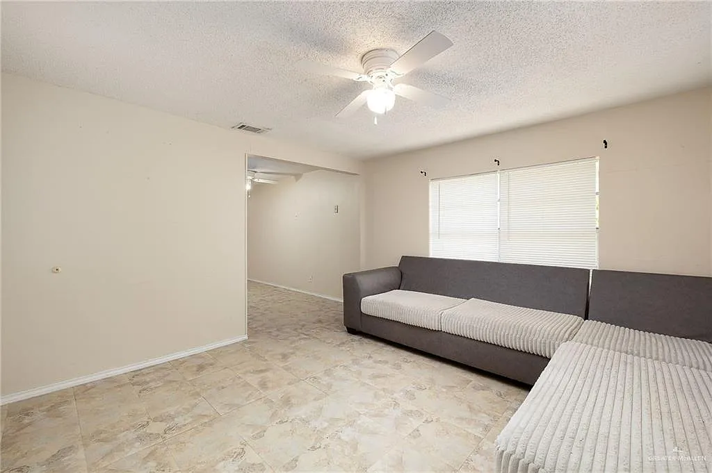 2 bed, 1.0 bath, 948 sqft, $900 — Photo 3