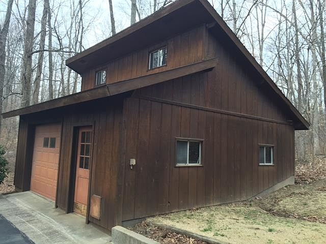 2nd image of 943 N Hills Dr