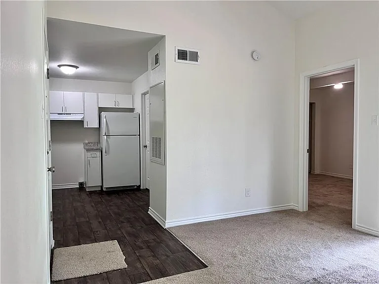 1020 W McNeese St #13F — Photo 4
