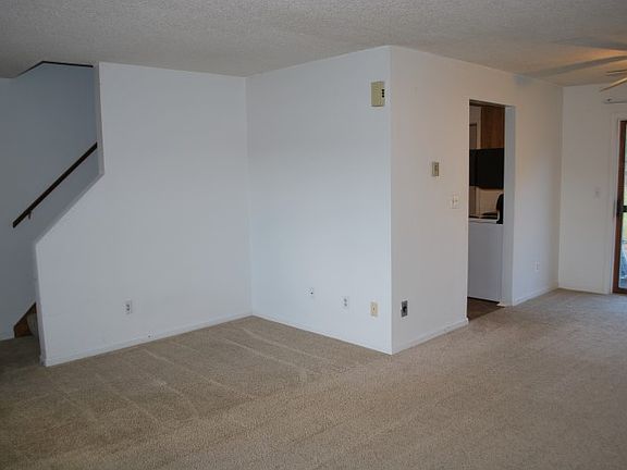 3rd image of 1010 St Lawrence Dr